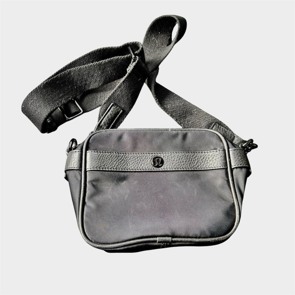 Lululemon Now and Always Crossbody Mini 3L Bag Black Adjustable Strap